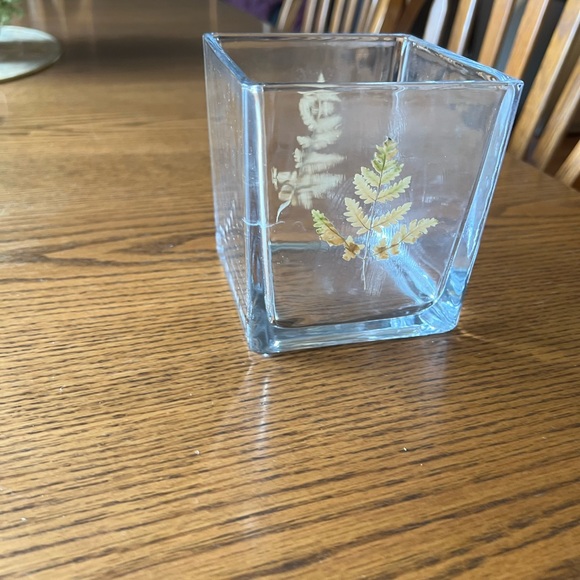 Clear Glass Vase with Fern Design - Picture 7 of 9